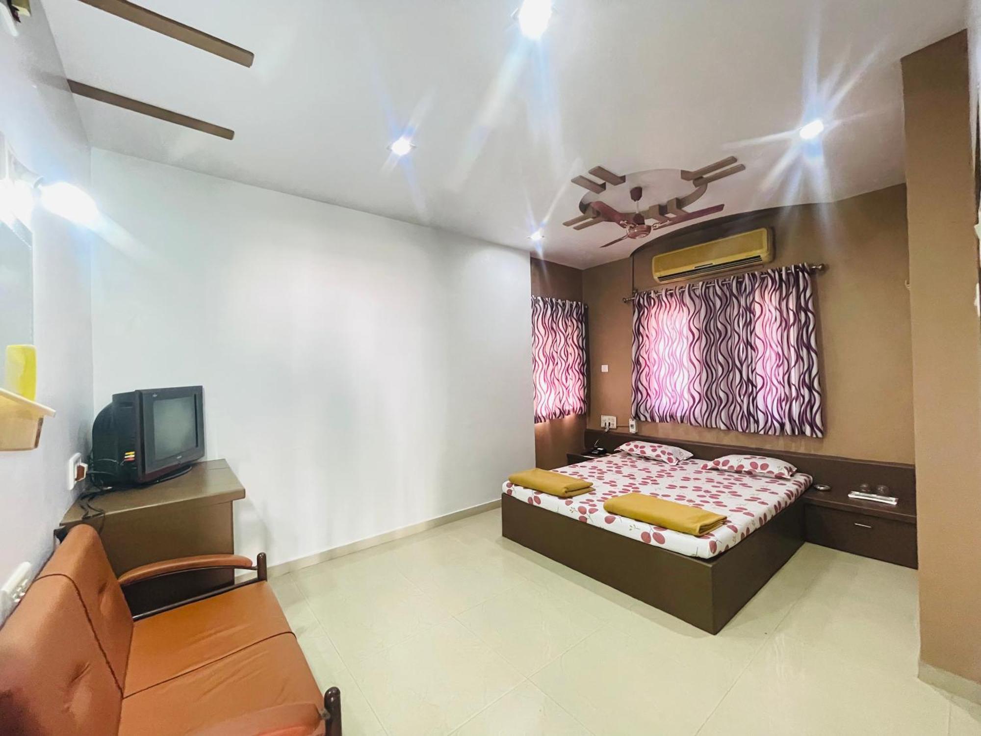 Hotel Rajdhani And Guest House Gujarat - Best Family Hotel In Halol Near Pavagadh And Halol Gidc Экстерьер фото